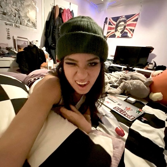 Youtlet® - Picture 2 of 4